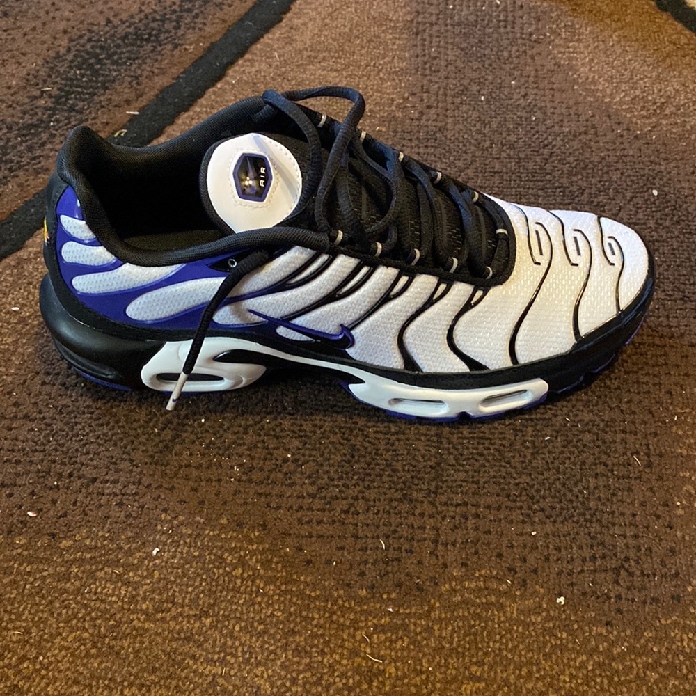 Men vapor max black,purple and white.never worn
